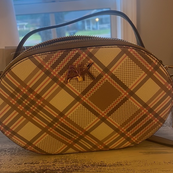 NEW Anne Klein crossbody. - Picture 7 of 7
